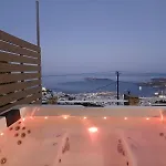Uppolis με θέα τα νησιά Ano Syros