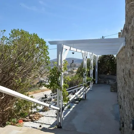 Semesterbostad Uppolis με θέα τα νησιά Ano Syros