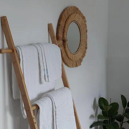 Uppolis με θέα τα νησιά Ano Syros