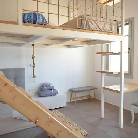 Semesterbostad Uppolis με θέα τα νησιά Ano Syros