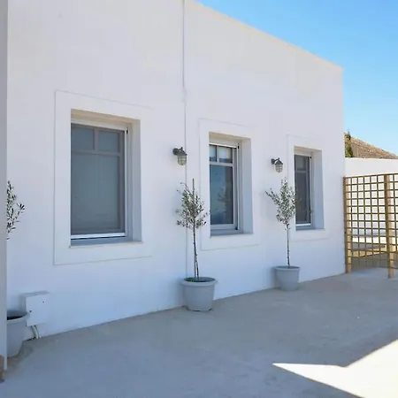 Semesterbostad Uppolis με θέα τα νησιά Ano Syros