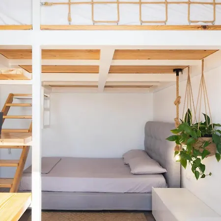 Uppolis με θέα τα νησιά * Ano Syros