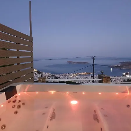 Uppolis με θέα τα νησιά Ano Syros