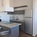 Uppolis με θέα τα νησιά انو سيروس