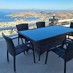 Uppolis με θέα τα νησιά بيت للعطل انو سيروس