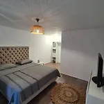 بيت للعطل Uppolis με θέα τα νησιά