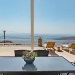Uppolis με θέα τα νησιά * انو سيروس