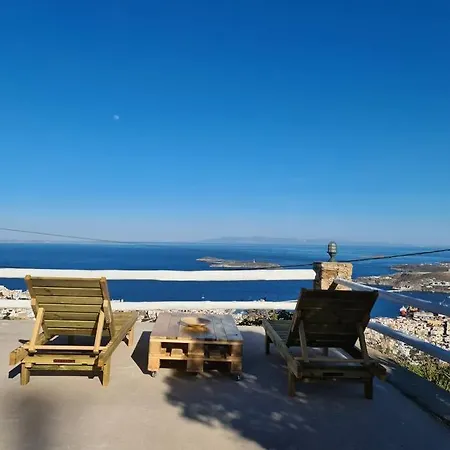 Uppolis με θέα τα νησιά * Ano Syros