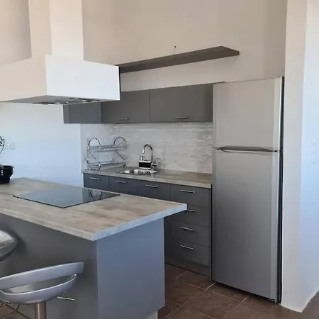 Uppolis με θέα τα νησιά Ano Syros