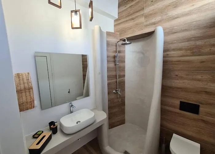 Uppolis με θέα τα νησιά Ano Syros