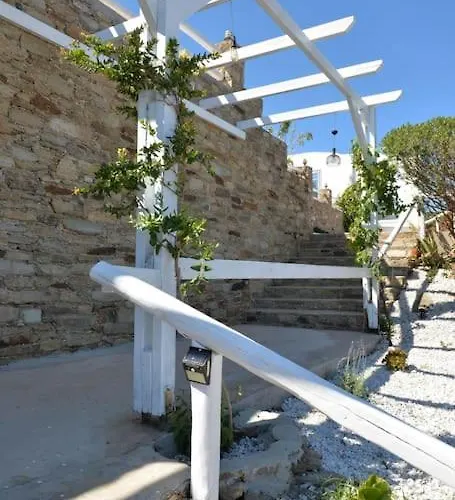 Vakantiehuis Uppolis με θέα τα νησιά Ano Syros