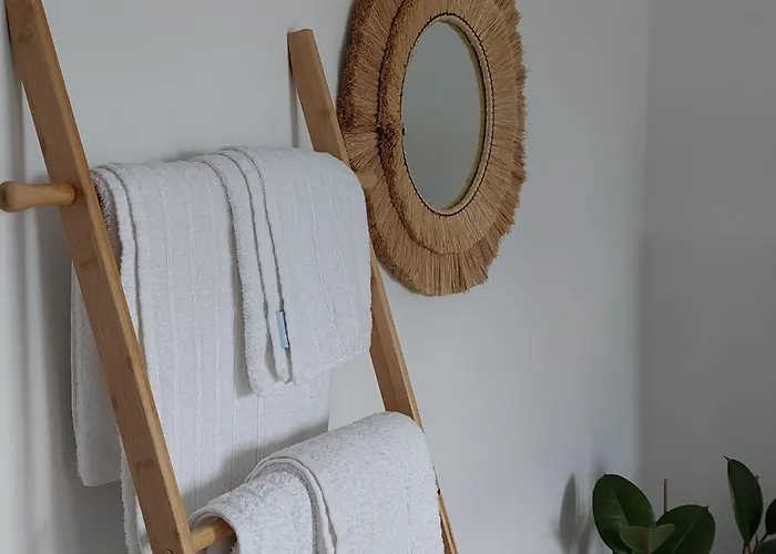 Uppolis με θέα τα νησιά Ano Syros