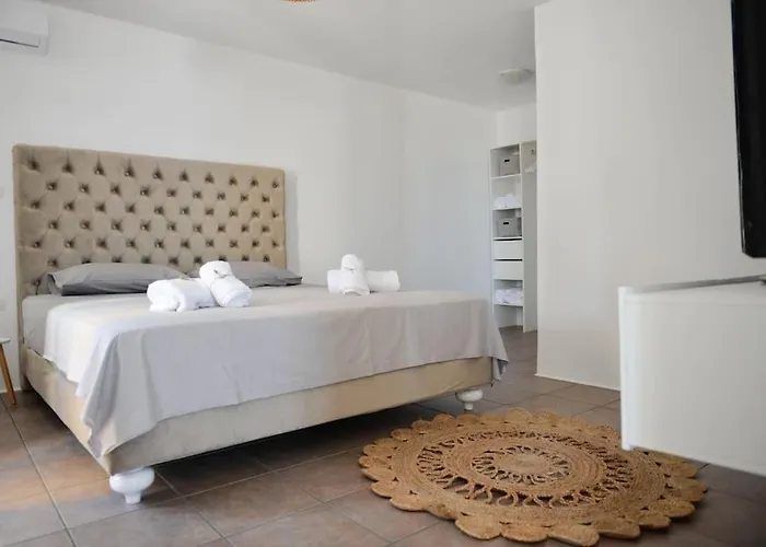 Uppolis με θέα τα νησιά Ano Syros