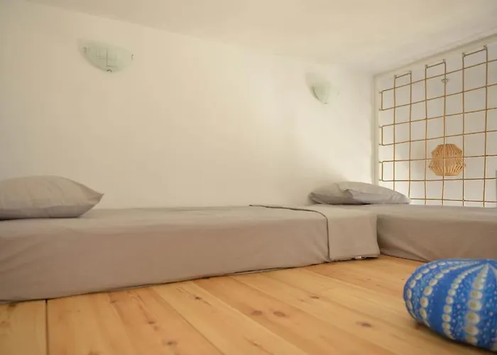 Uppolis με θέα τα νησιά Ano Syros