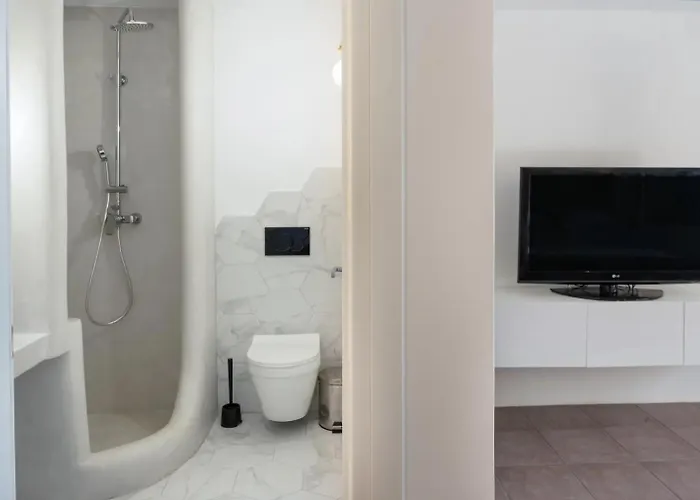 Uppolis με θέα τα νησιά * Ano Syros