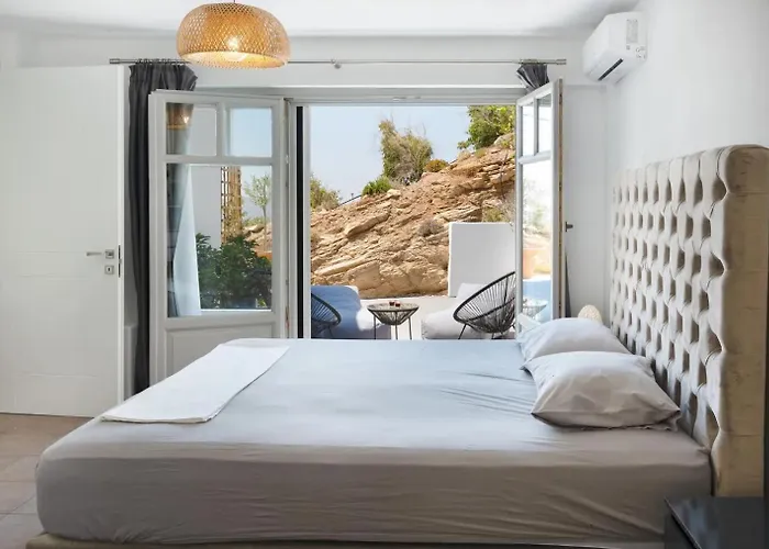 Uppolis με θέα τα νησιά Ano Syros