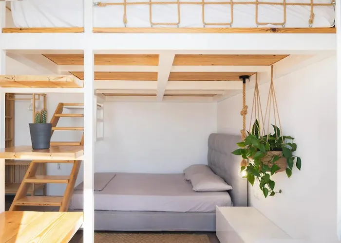 Uppolis με θέα τα νησιά * Ano Syros