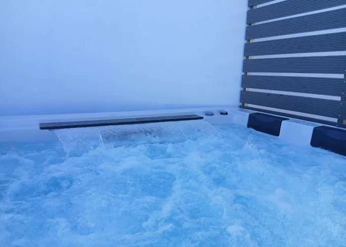 Uppolis με θέα τα νησιά Ano Syros